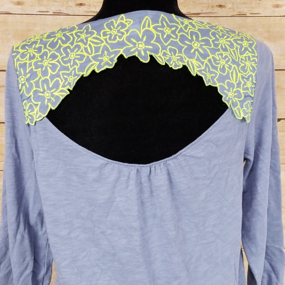 American Eagle Floral Embroidered Cut Out Top - Picture 6 of 8